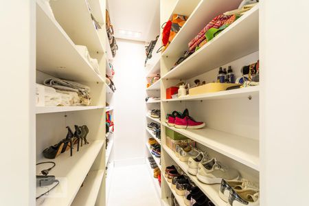 Casa à venda com 332m², 3 quartos e 4 vagasCloset