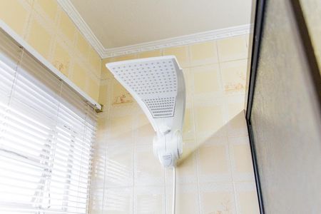 Casa à venda com 178m², 3 quartos e 2 vagas Casa à venda com 178m², 3 quartos e 2 vagasChuveiro