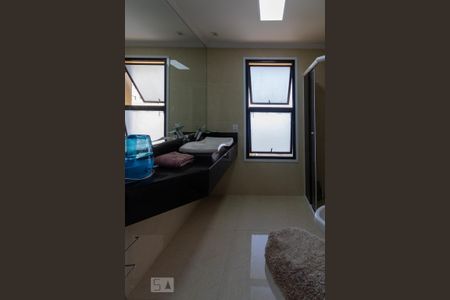 Apartamento à venda com 211m², 4 quartos e 3 vagasBanheiro da Suíte 1