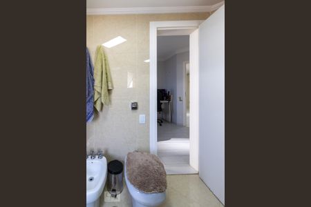 Apartamento à venda com 211m², 4 quartos e 3 vagasBanheiro da Suíte 1