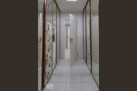 Apartamento à venda com 211m², 4 quartos e 3 vagasCloset