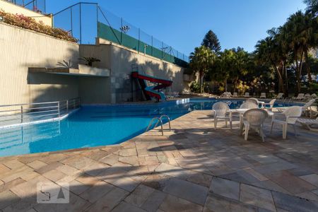 Apartamento à venda com 211m², 4 quartos e 3 vagasÁrea comum - Piscina