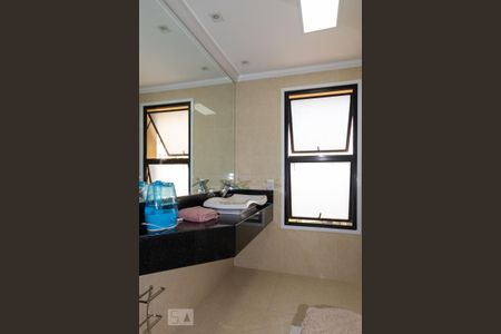 Apartamento à venda com 211m², 4 quartos e 3 vagasBanheiro da Suíte 1