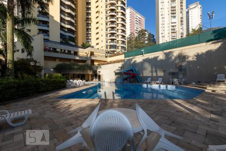 Apartamento à venda com 211m², 4 quartos e 3 vagasÁrea comum - Piscina