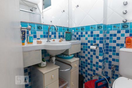 Casa à venda com 258m², 4 quartos e 2 vagas Casa à venda com 258m², 4 quartos e 2 vagasBanheiro 2