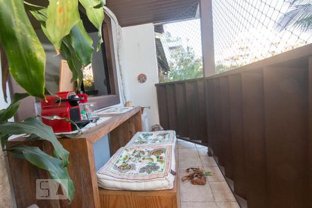 Casa à venda com 258m², 4 quartos e 2 vagas Casa à venda com 258m², 4 quartos e 2 vagasVaranda