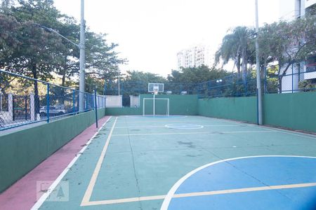 Casa à venda com 258m², 4 quartos e 2 vagas Casa à venda com 258m², 4 quartos e 2 vagasQuadra Esportiva