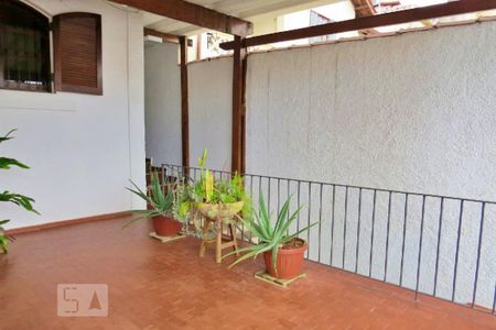 Casa à venda com 142m², 4 quartos e 2 vagas Casa à venda com 142m², 4 quartos e 2 vagasVaranda