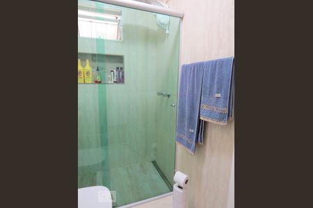 Casa à venda com 142m², 4 quartos e 2 vagas Casa à venda com 142m², 4 quartos e 2 vagasBanheiro Social