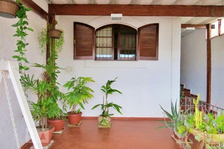 Casa à venda com 142m², 4 quartos e 2 vagas Casa à venda com 142m², 4 quartos e 2 vagasVaranda