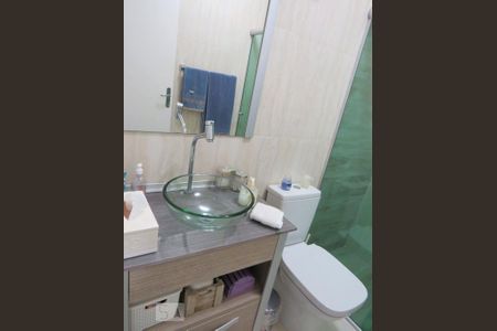 Casa à venda com 142m², 4 quartos e 2 vagas Casa à venda com 142m², 4 quartos e 2 vagasBanheiro Social