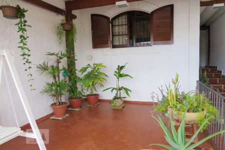 Casa à venda com 142m², 4 quartos e 2 vagas Casa à venda com 142m², 4 quartos e 2 vagasVaranda