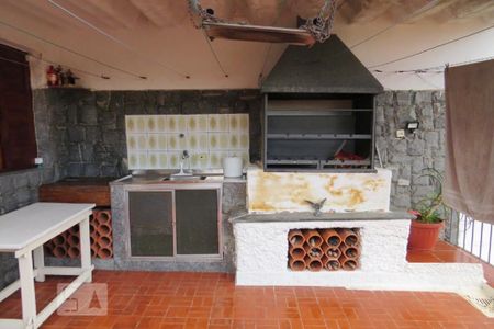 Casa à venda com 142m², 4 quartos e 2 vagas Casa à venda com 142m², 4 quartos e 2 vagasChurrasqueira