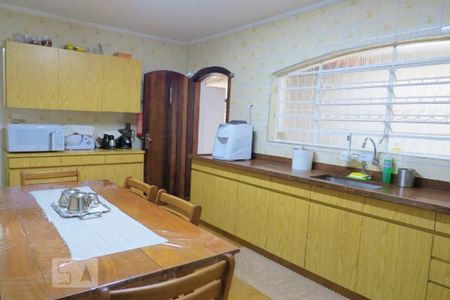 Casa à venda com 142m², 4 quartos e 2 vagas Casa à venda com 142m², 4 quartos e 2 vagasCozinha - Armários