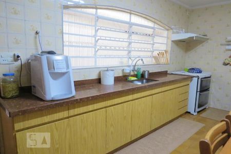 Casa à venda com 142m², 4 quartos e 2 vagas Casa à venda com 142m², 4 quartos e 2 vagasCozinha - Armários