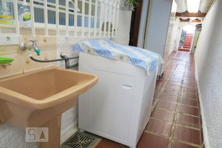 Casa à venda com 142m², 4 quartos e 2 vagas Casa à venda com 142m², 4 quartos e 2 vagasLavanderia