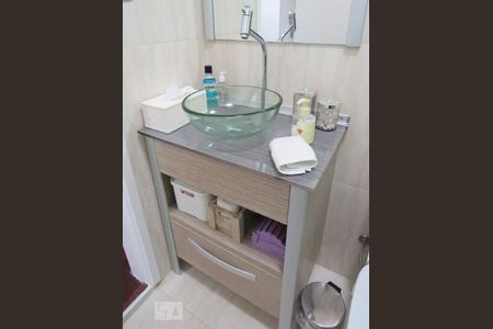 Casa à venda com 142m², 4 quartos e 2 vagas Casa à venda com 142m², 4 quartos e 2 vagasBanheiro Social