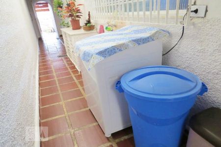 Casa à venda com 142m², 4 quartos e 2 vagas Casa à venda com 142m², 4 quartos e 2 vagasLavanderia