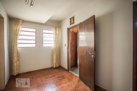 Casa à venda com 200m², 2 quartos e 2 vagas Casa à venda com 200m², 2 quartos e 2 vagasCopa