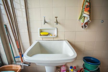 Casa à venda com 200m², 2 quartos e 2 vagas Casa à venda com 200m², 2 quartos e 2 vagasÁrea de Serviço - Torneira