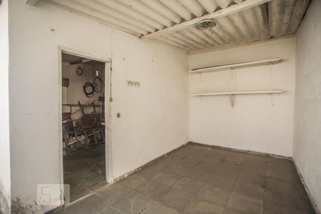 Casa à venda com 200m², 2 quartos e 2 vagas Casa à venda com 200m², 2 quartos e 2 vagasQuintal