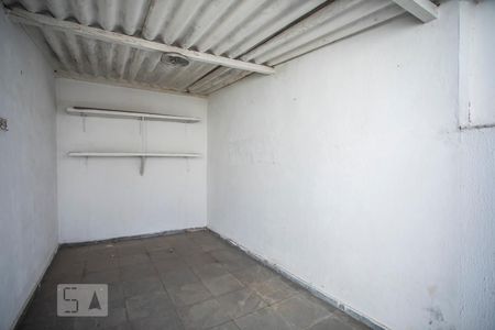 Casa à venda com 200m², 2 quartos e 2 vagas Casa à venda com 200m², 2 quartos e 2 vagasQuintal