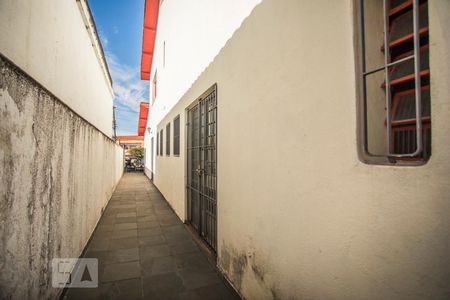 Casa à venda com 200m², 2 quartos e 2 vagas Casa à venda com 200m², 2 quartos e 2 vagasCorredor externo