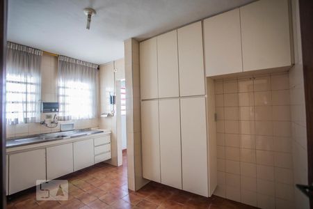 Casa à venda com 200m², 2 quartos e 2 vagas Casa à venda com 200m², 2 quartos e 2 vagasCozinha - Armários