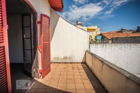 Casa à venda com 200m², 2 quartos e 2 vagas Casa à venda com 200m², 2 quartos e 2 vagasVaranda