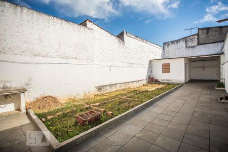 Casa à venda com 200m², 2 quartos e 2 vagas Casa à venda com 200m², 2 quartos e 2 vagasQuintal