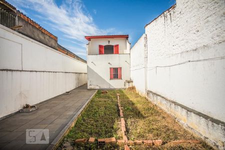 Casa à venda com 200m², 2 quartos e 2 vagas Casa à venda com 200m², 2 quartos e 2 vagasQuintal