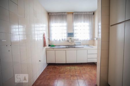 Casa à venda com 200m², 2 quartos e 2 vagas Casa à venda com 200m², 2 quartos e 2 vagasCozinha
