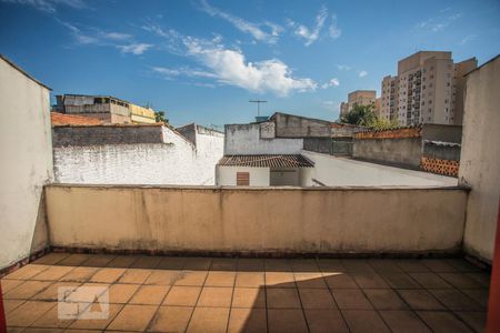 Casa à venda com 200m², 2 quartos e 2 vagas Casa à venda com 200m², 2 quartos e 2 vagasVaranda