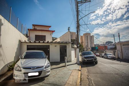 Casa à venda com 200m², 2 quartos e 2 vagas Casa à venda com 200m², 2 quartos e 2 vagasFachada