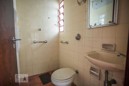 Casa à venda com 200m², 2 quartos e 2 vagas Casa à venda com 200m², 2 quartos e 2 vagasBanheiro de Serviço