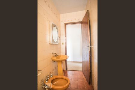 Casa à venda com 200m², 2 quartos e 2 vagas Casa à venda com 200m², 2 quartos e 2 vagasBanheiro