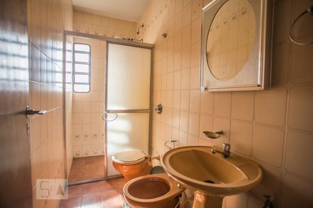 Casa à venda com 200m², 2 quartos e 2 vagas Casa à venda com 200m², 2 quartos e 2 vagasBanheiro