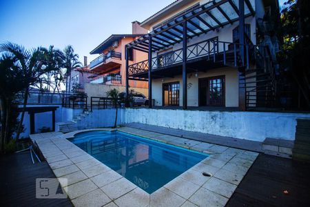 Casa à venda com 394m², 4 quartos e 5 vagas Casa à venda com 394m², 4 quartos e 5 vagas2_AREA EXTERNA PISCINA