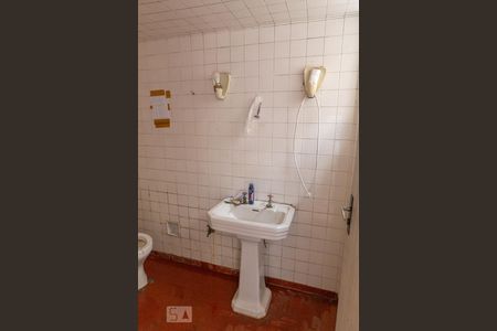 Casa para alugar com 750m², 7 quartos e 6 vagas Casa para alugar com 750m², 7 quartos e 6 vagasBanheiro de Serviço