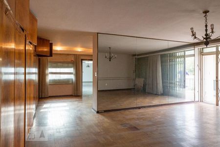 Casa para alugar com 750m², 7 quartos e 6 vagas Casa para alugar com 750m², 7 quartos e 6 vagasSuíte 1