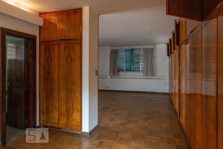 Casa para alugar com 750m², 7 quartos e 6 vagas Casa para alugar com 750m², 7 quartos e 6 vagasSuíte 1