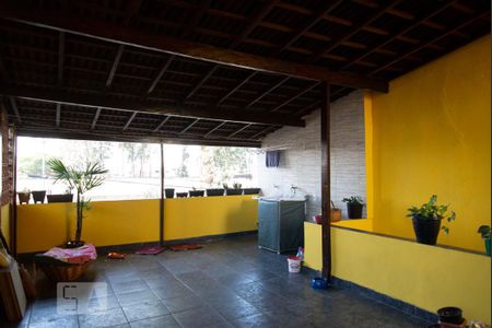 Casa à venda com 110m², 3 quartos e 2 vagas Casa à venda com 110m², 3 quartos e 2 vagasTerraço