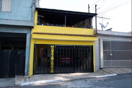 Casa à venda com 110m², 3 quartos e 2 vagas Casa à venda com 110m², 3 quartos e 2 vagasFachada