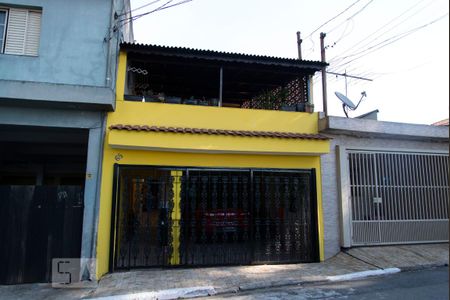 Casa à venda com 110m², 3 quartos e 2 vagas Casa à venda com 110m², 3 quartos e 2 vagasFachada