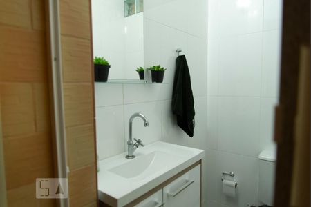 Casa à venda com 110m², 3 quartos e 2 vagas Casa à venda com 110m², 3 quartos e 2 vagasBanheiro