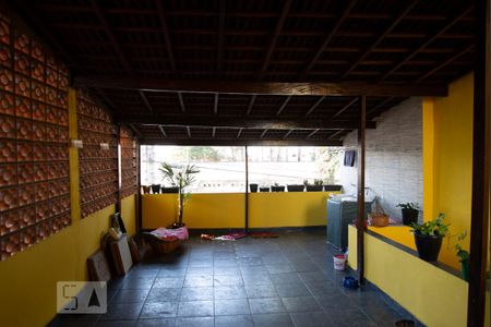 Casa à venda com 110m², 3 quartos e 2 vagas Casa à venda com 110m², 3 quartos e 2 vagasTerraço