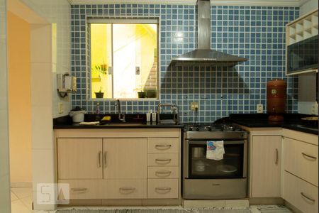 Casa à venda com 110m², 3 quartos e 2 vagas Casa à venda com 110m², 3 quartos e 2 vagasCozinha