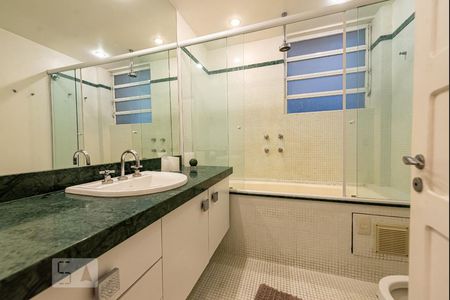 Apartamento à venda com 140m², 3 quartos e 1 vagaBanheiro da Suíte