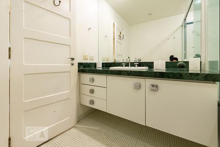 Apartamento à venda com 140m², 3 quartos e 1 vagaBanheiro da Suíte