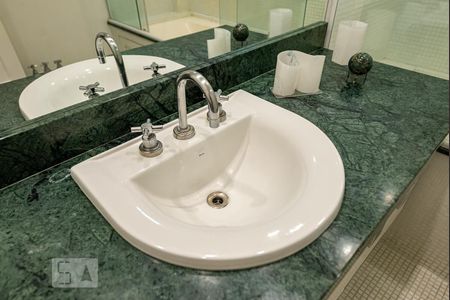 Apartamento à venda com 140m², 3 quartos e 1 vagaBanheiro da Suíte